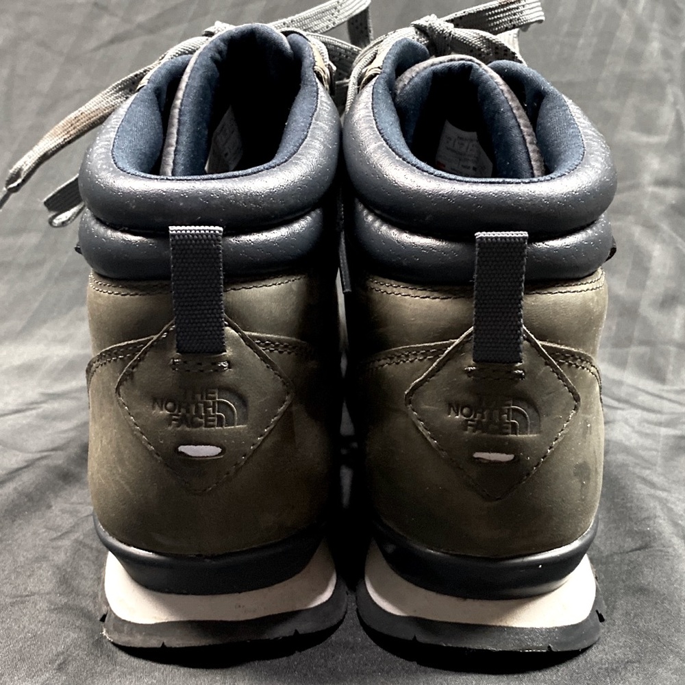 Gray north face boots .